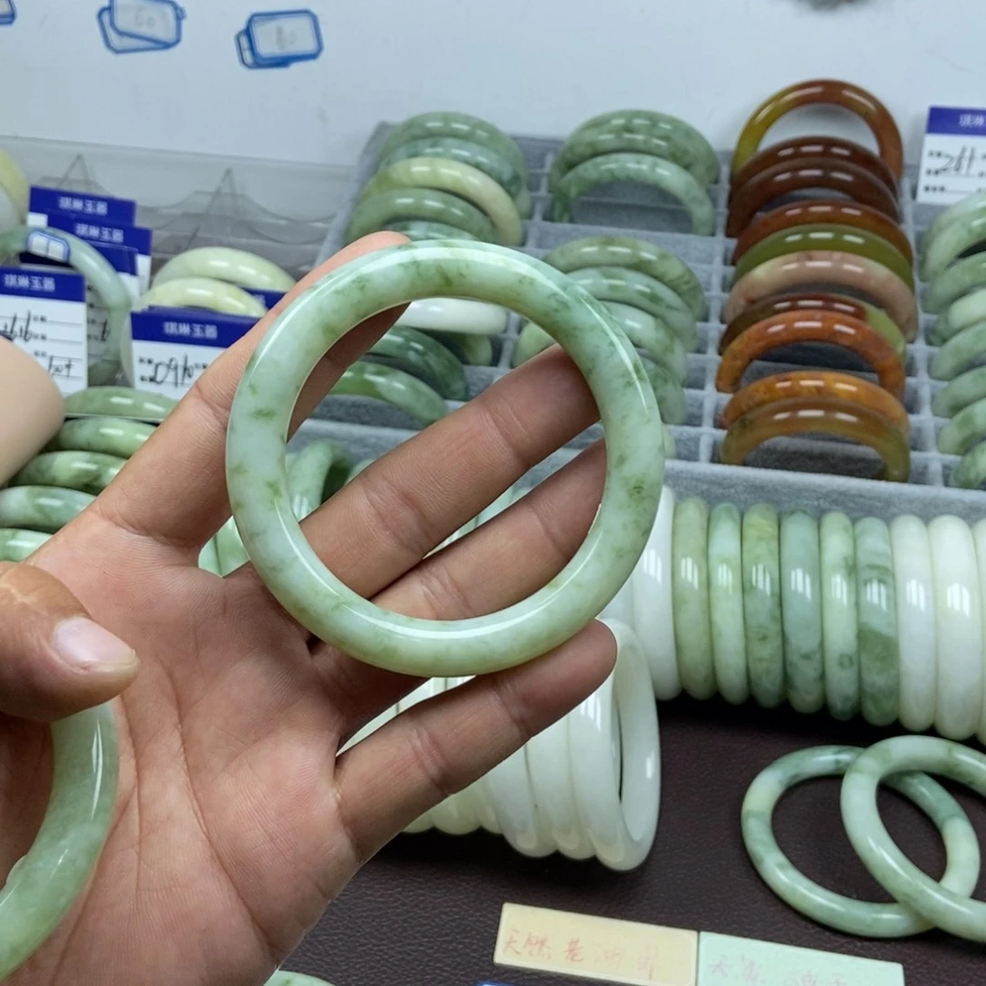 蛇纹石玉未镶嵌手镯挂****蜜