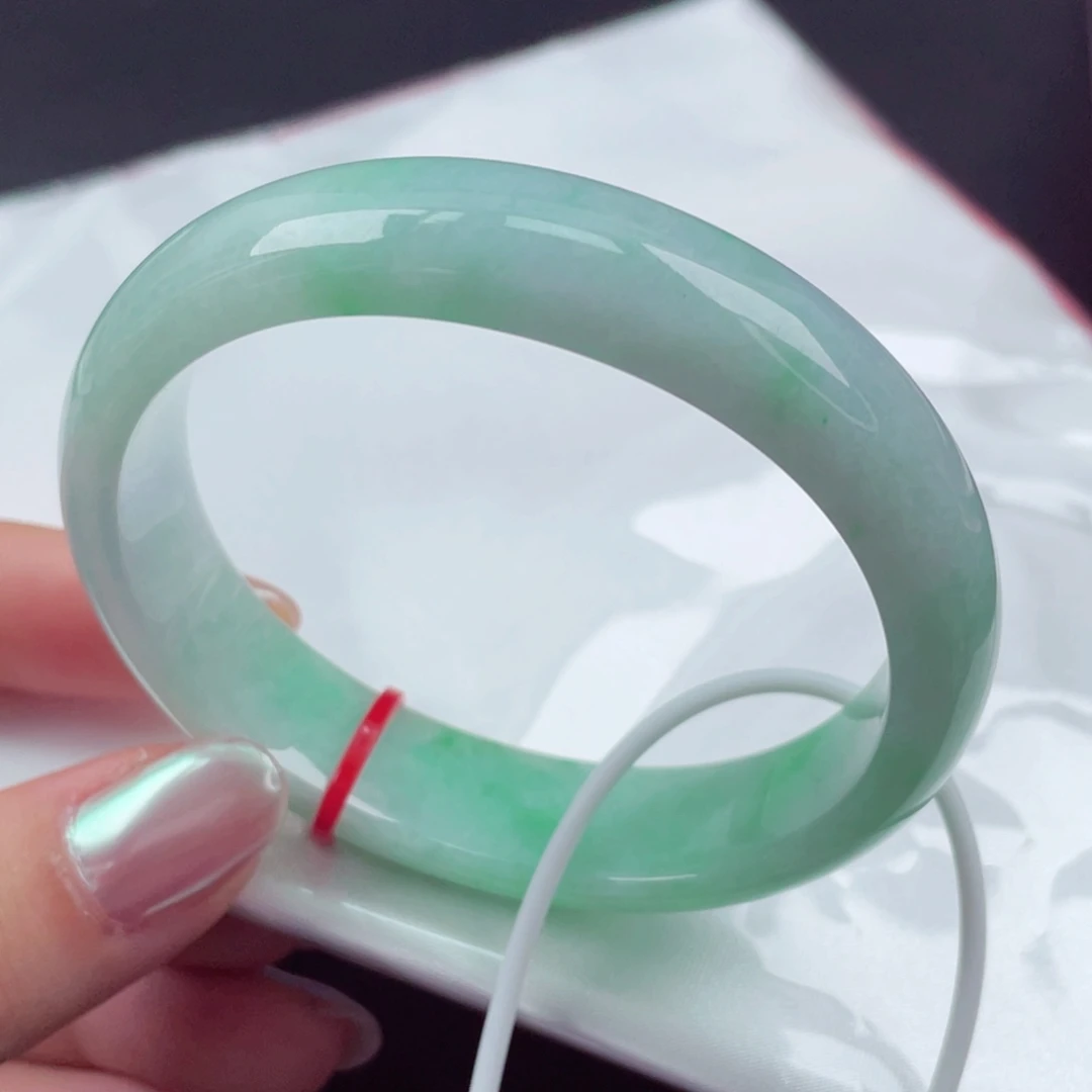 翡翠未镶嵌手镯57贵妃