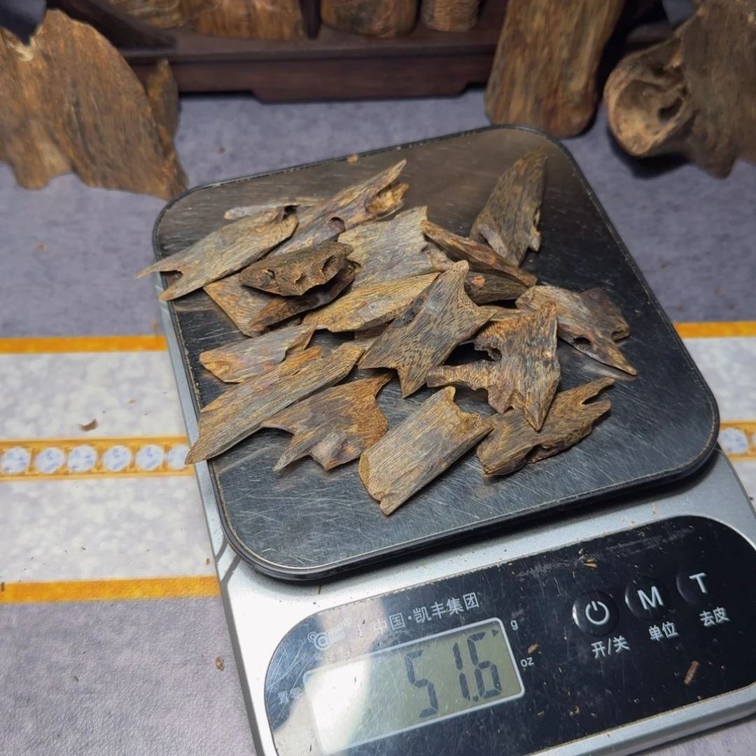 奕***星木蓝宝石熏香原材料51克