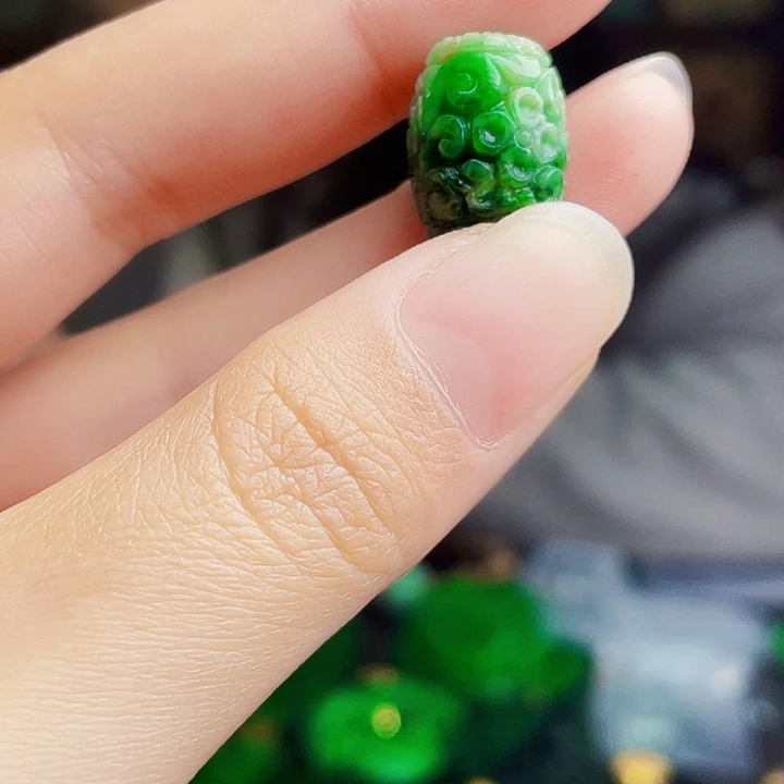 翡翠未镶嵌颈饰多样性