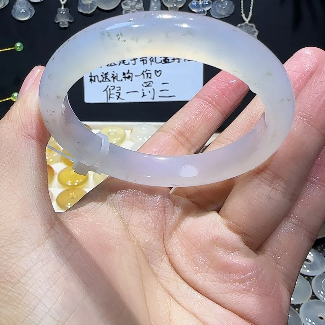 玛瑙/玉髓未镶嵌手镯飘绿花56