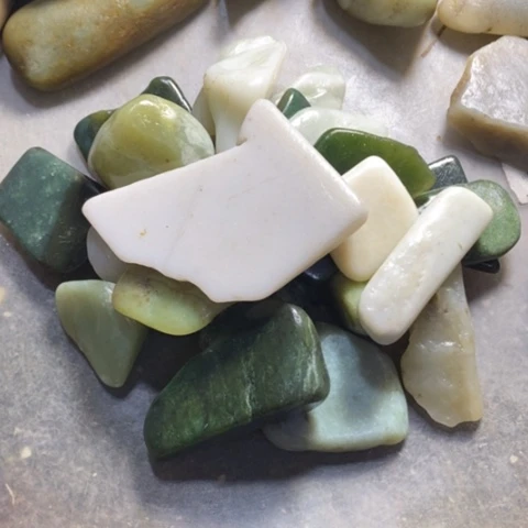 未镶嵌和田玉（糖玉）挂件自*人