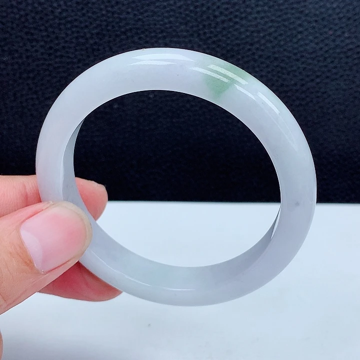 翡翠手镯未镶嵌小**鹿翡翠手镯