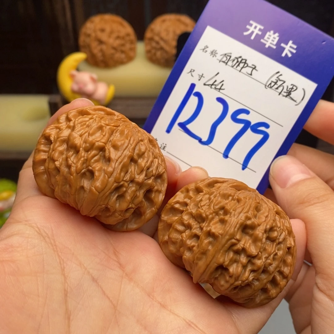 文玩核桃吊坠白狮子