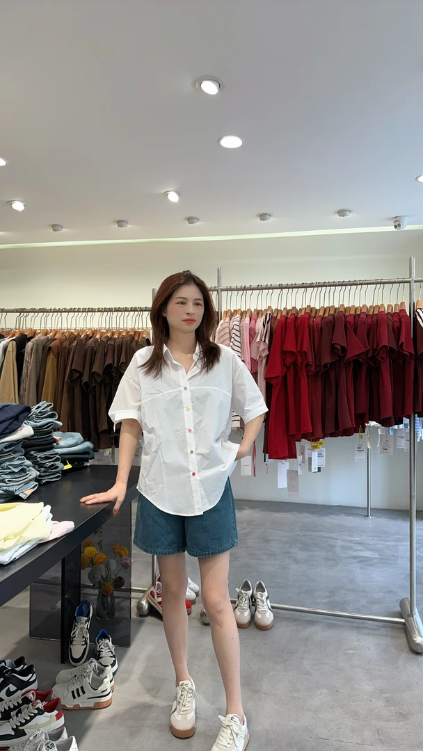 萱萱【彩扣衬衫】新款两边褶皱设计短袖衬衫63802568 032303