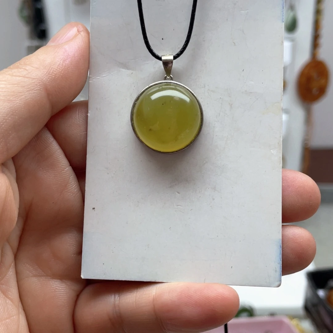 蛇纹石玉未镶嵌吊坠