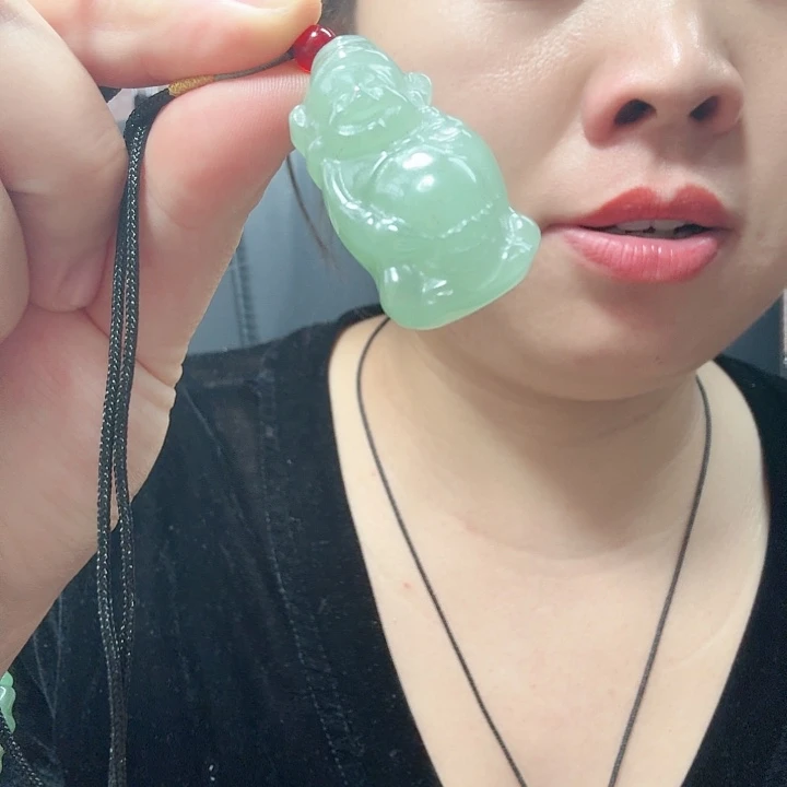颈饰未镶嵌石英质玉财神