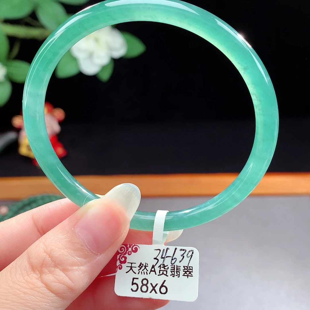 未镶嵌手镯（圆镯）翡翠?**n