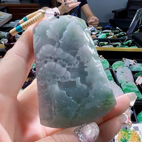 颈饰未镶嵌翡翠一个