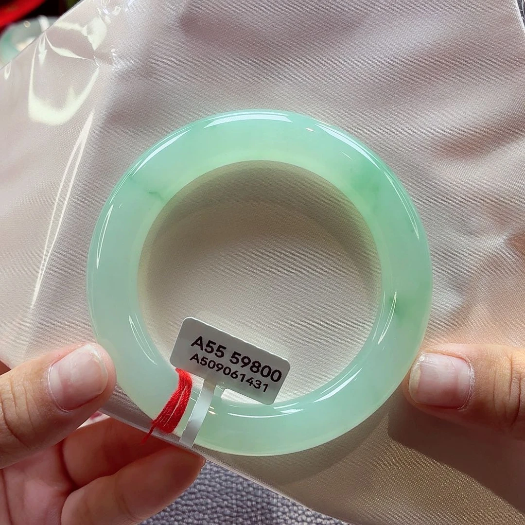 翡翠未镶嵌手镯（圆镯）68-38