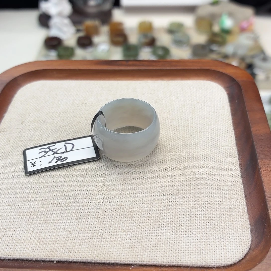 未镶嵌戒圈和田玉F72烟紫轮胎17.3不退换