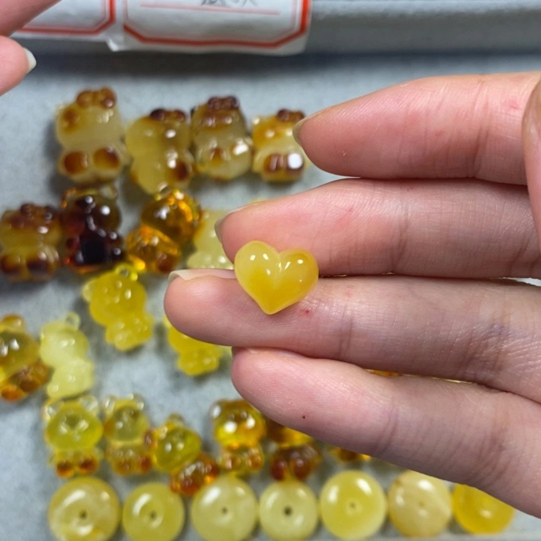 未镶嵌颈饰琥珀屁桃