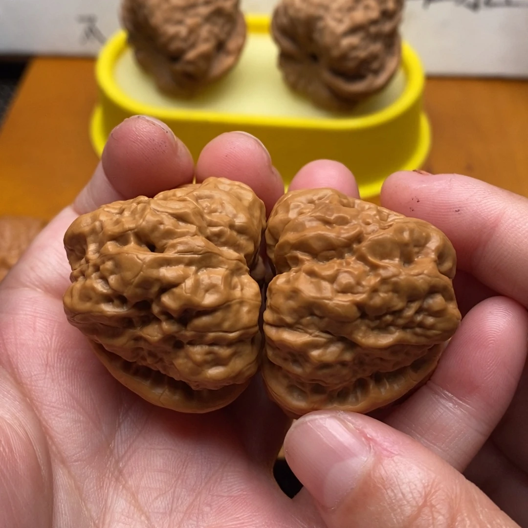 b***y把件文玩核桃三角边38左右