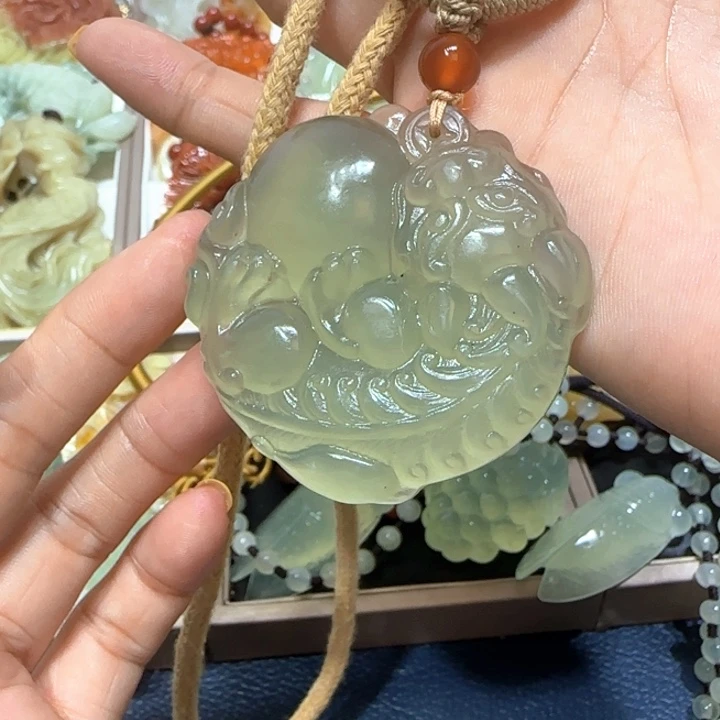 蛇纹石玉未镶嵌吊坠