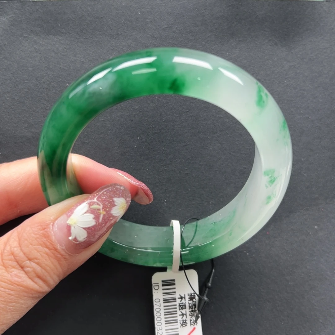 石英质玉手镯未镶嵌+菩提54