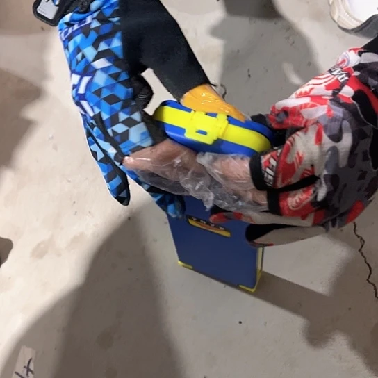 三层四面子线盒一个。