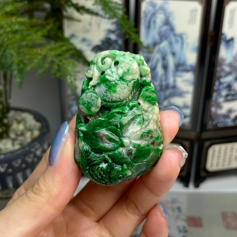 毛货  飘阳绿荷叶鱼挂件 天然翡翠A货