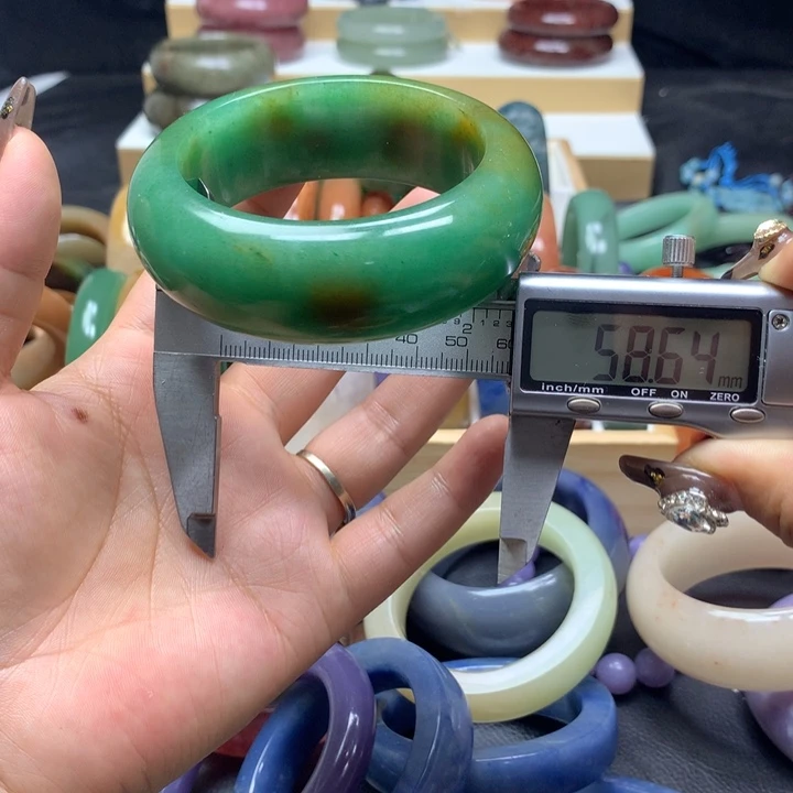 未镶嵌手镯石英质玉