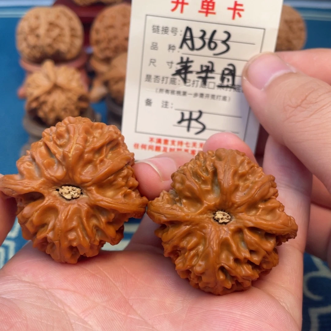 洪***波吊坠文玩核桃核桃