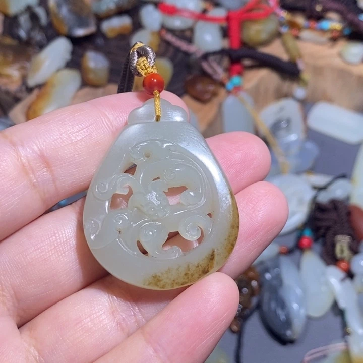 星***辰颈饰未镶嵌和田玉