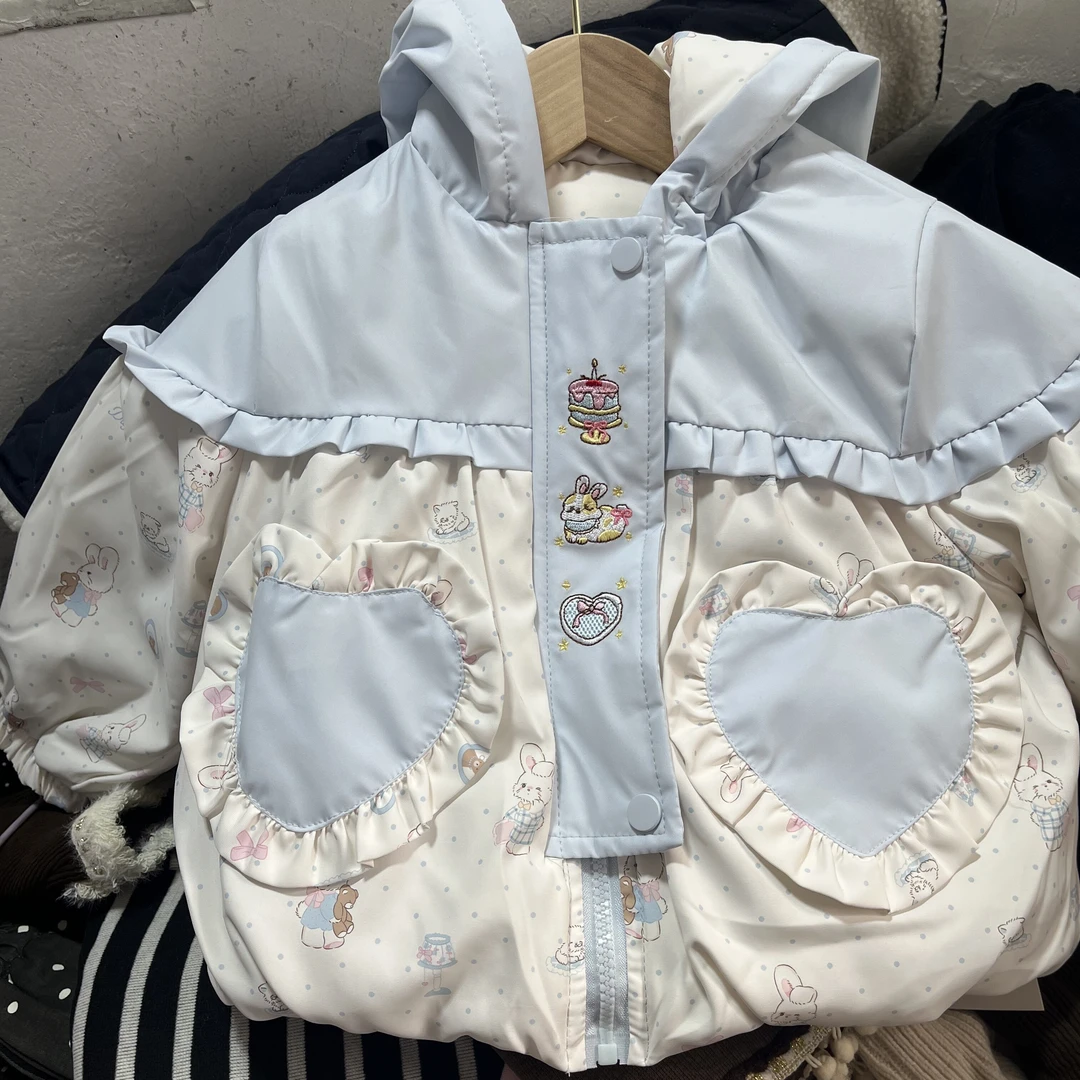 蓝色卡通可爱小兔外套