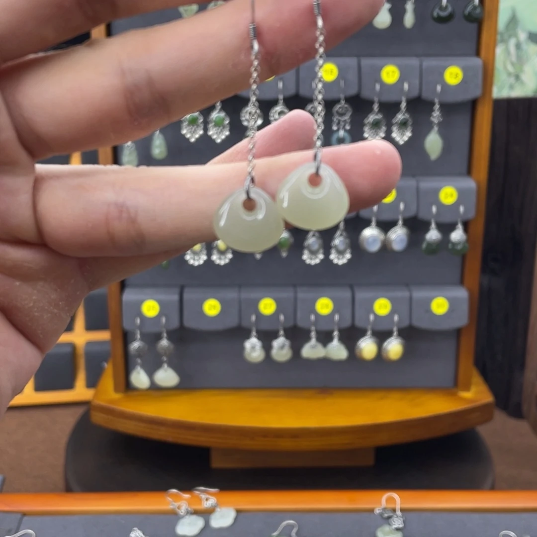 和田玉未镶嵌耳饰