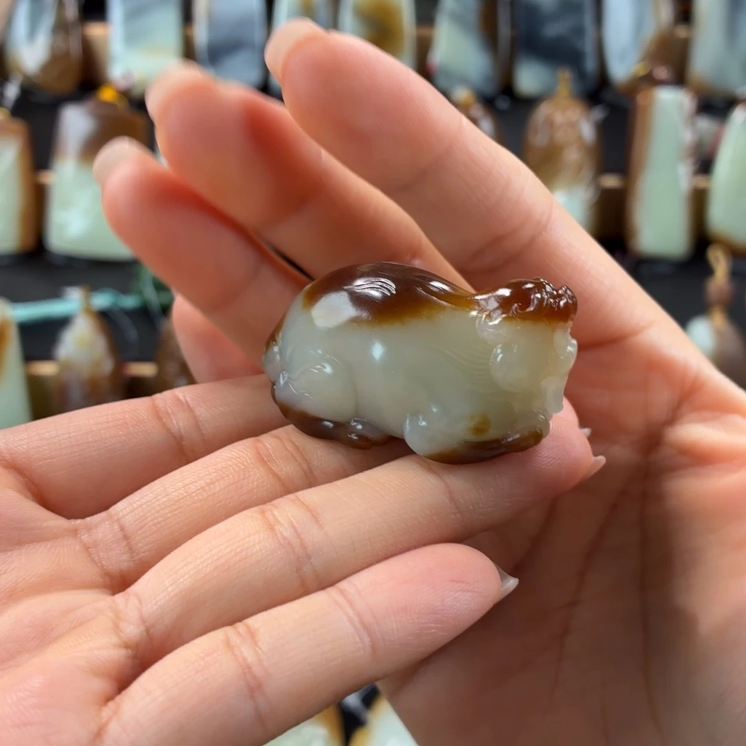 说***会和田玉未镶嵌颈饰