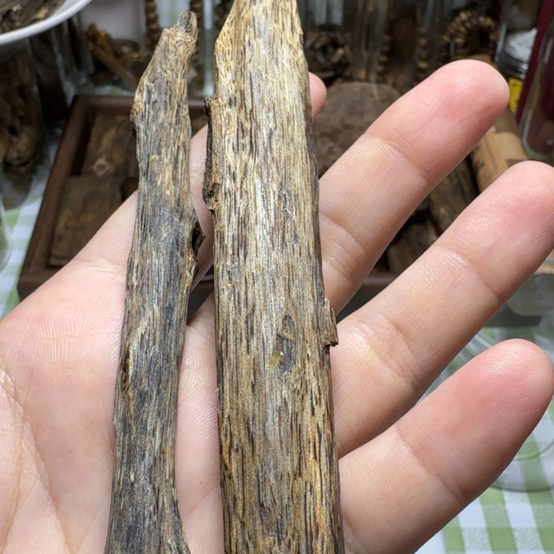 木?**爪绿奇楠红骨天然虫漏23.8g