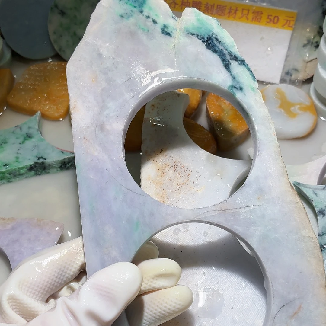 颈饰未镶嵌翡翠边角料