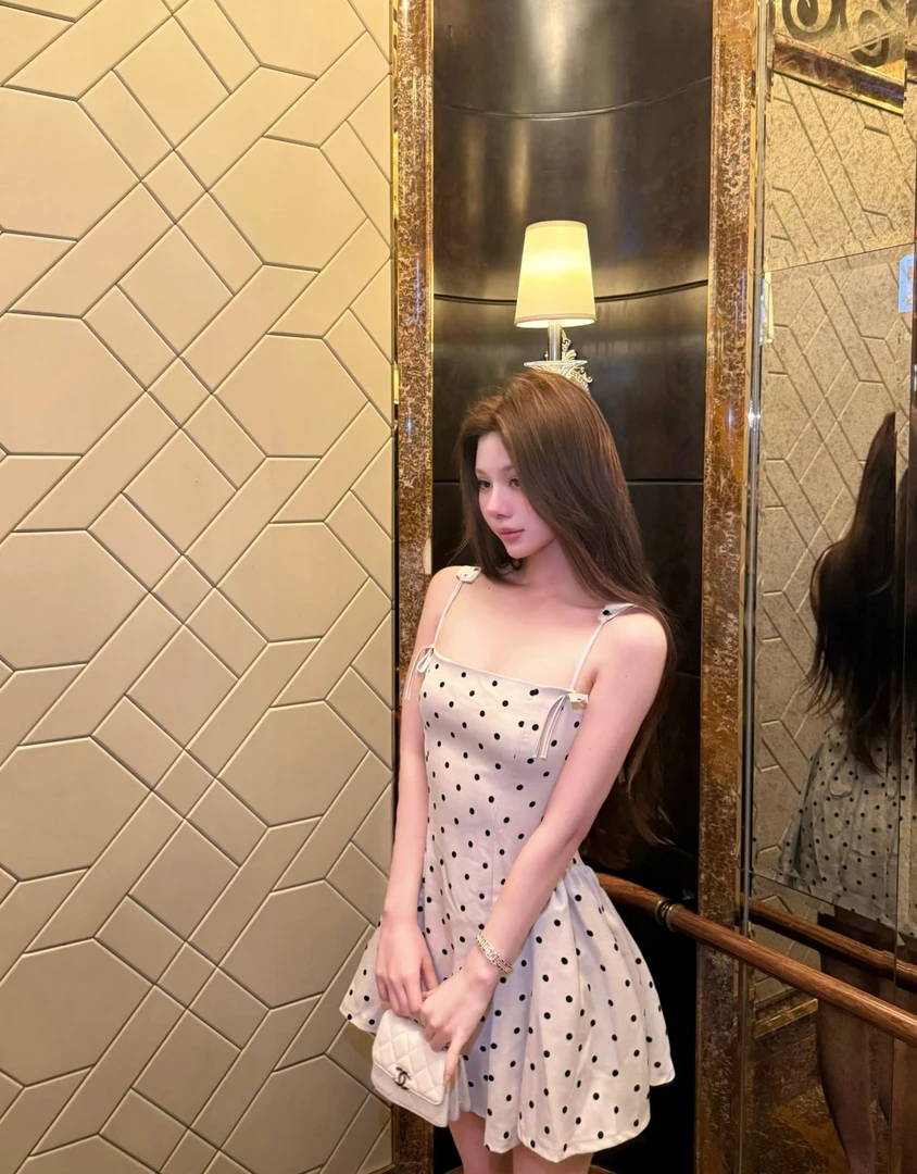 南法少女 纯欲风露背系带吊带连衣裙气质高级感收腰显瘦A字短裙女