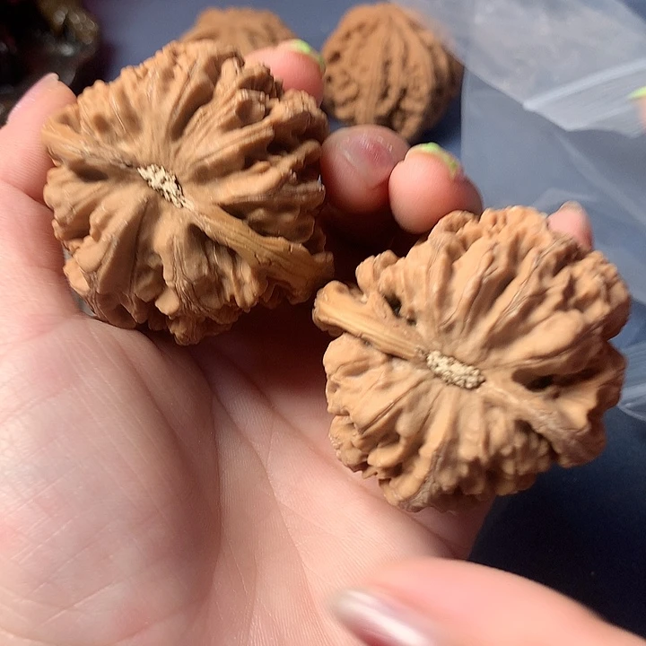 忠***哥吊坠文玩核桃粗筋