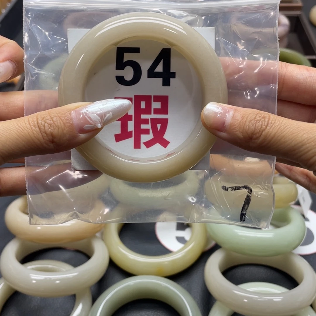 石英岩玉手镯未镶嵌