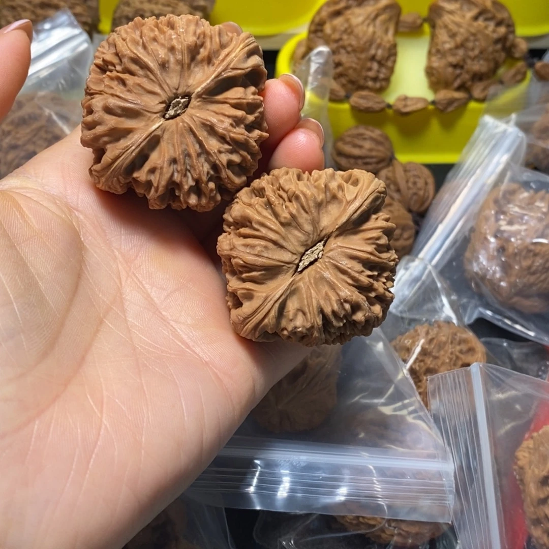 0***1核桃文玩核桃南疆有黄双色球01