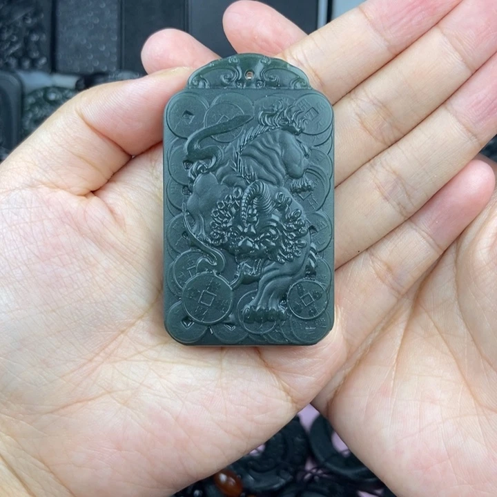 和田玉未镶嵌颈饰阿*明