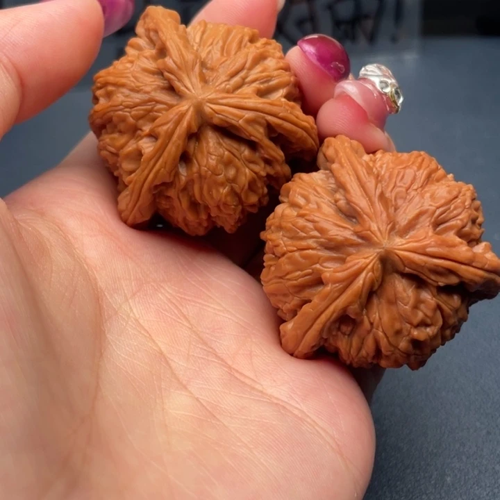 帝***友文玩核桃吊坠白狮子