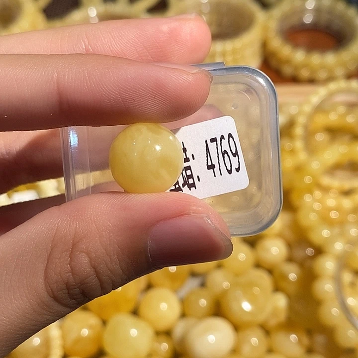 未镶嵌琥珀珠宝奇石4769