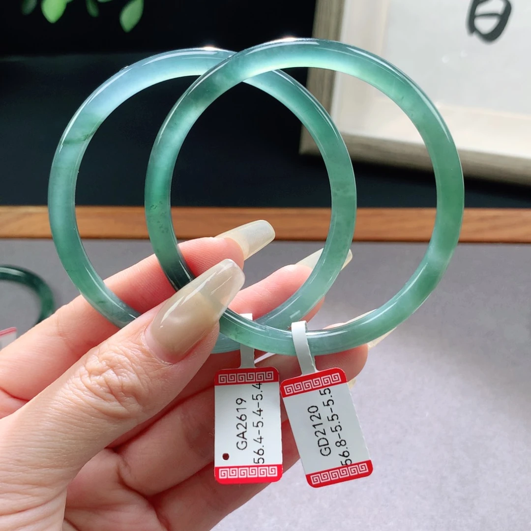 翡翠手镯未镶嵌天然翡翠手镯