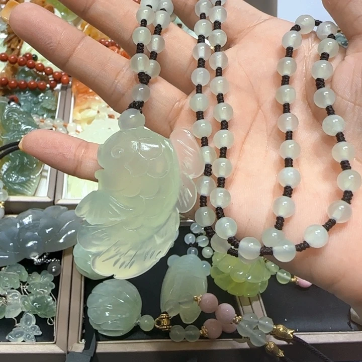 蛇纹石玉未镶嵌吊坠