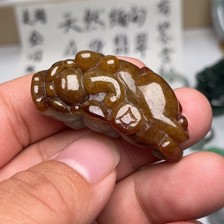 翡翠未镶嵌颈饰貔貅