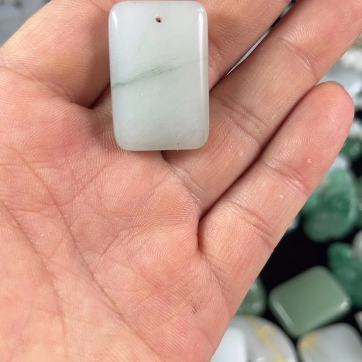 石英质玉未镶嵌颈饰