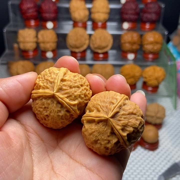 文玩核桃把件三棱33