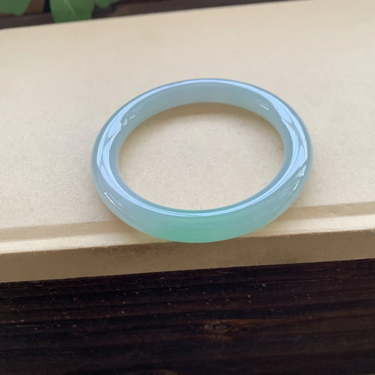 冰透冰绿圆条手镯，特价35800圈口57.6-9.5-9.4，天然翡翠缅A完美