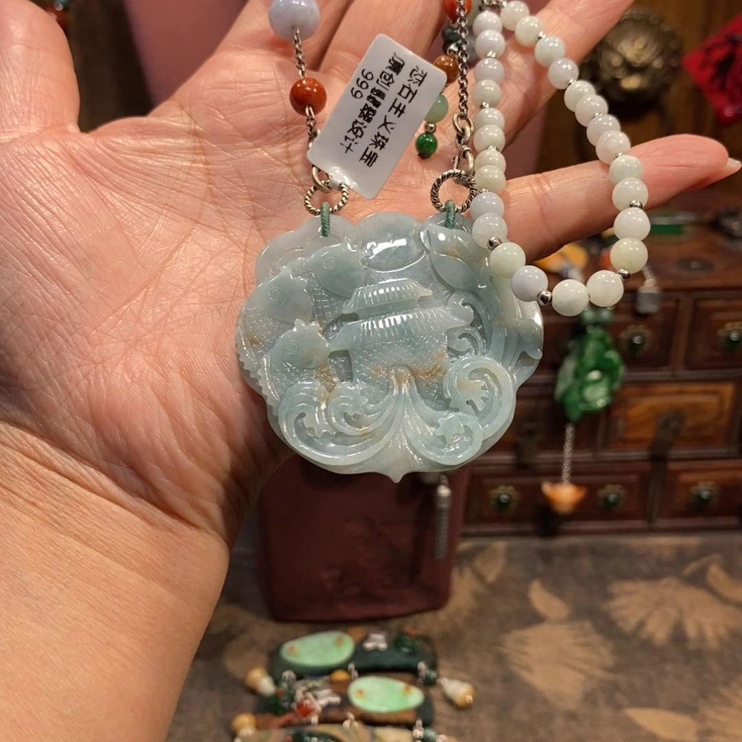 翡翠吊坠(赠链)未镶嵌