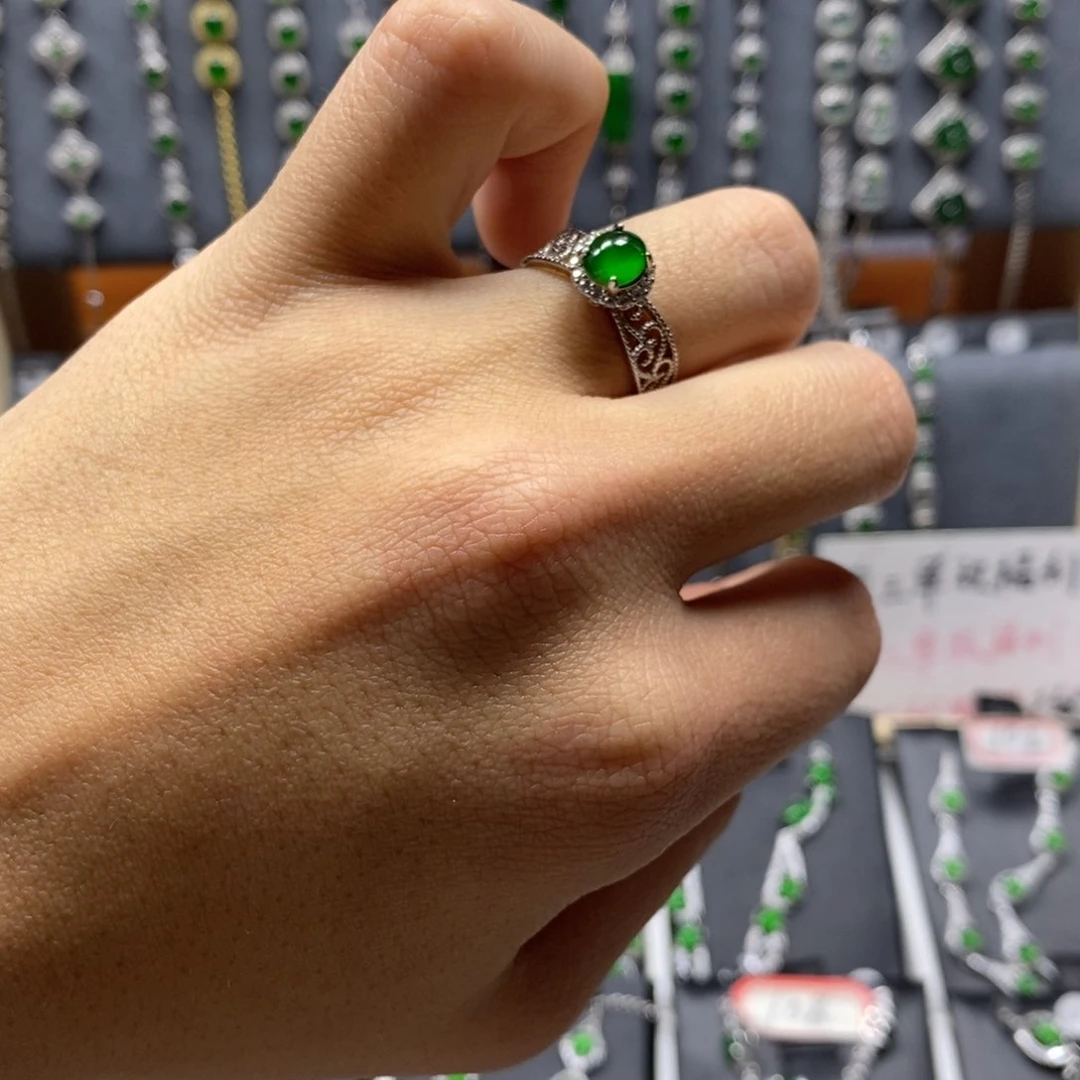 翡翠颈饰银S925镶嵌翡翠戒指
