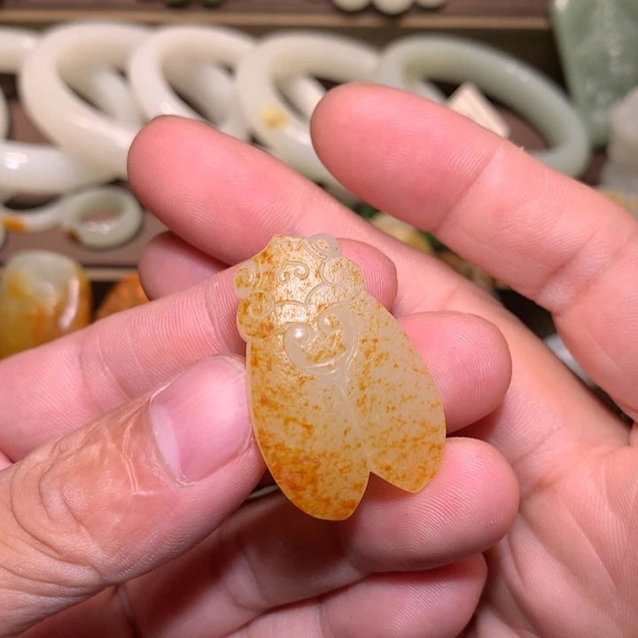 和田玉未镶嵌吊坠(赠链)