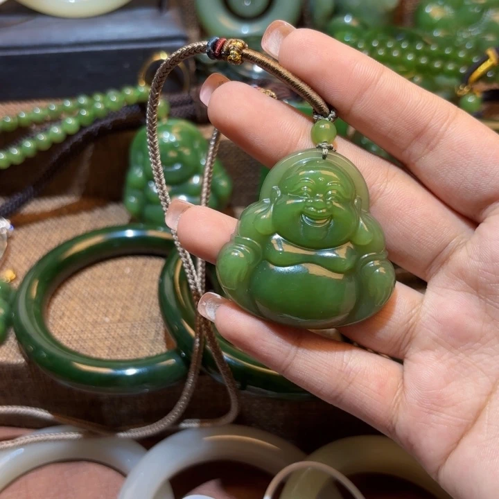 颈饰未镶嵌和田玉（碧玉）