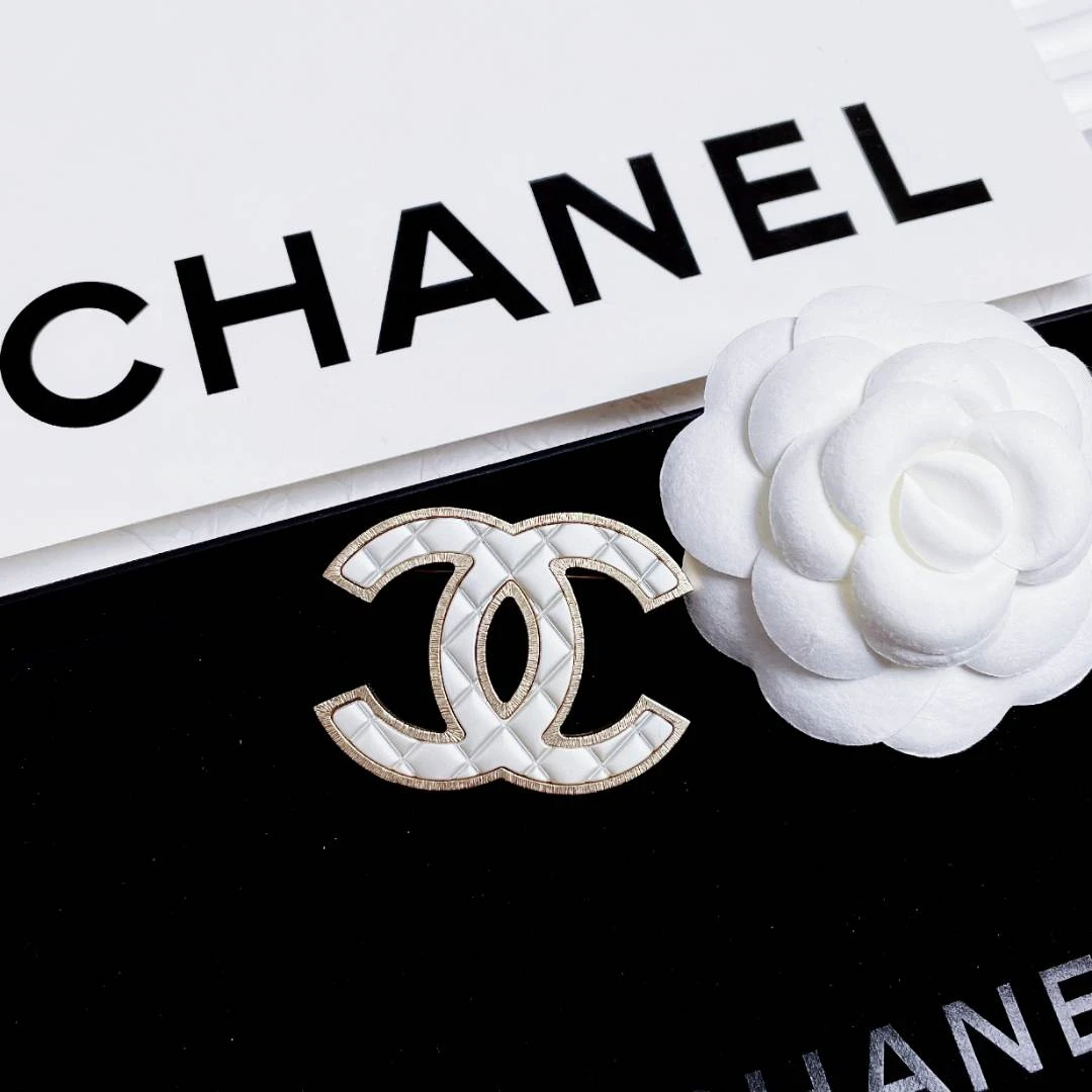 95新 Chanel/香奈儿 柚礼中古/香奈儿白色菱格纹双C胸针LZ501112