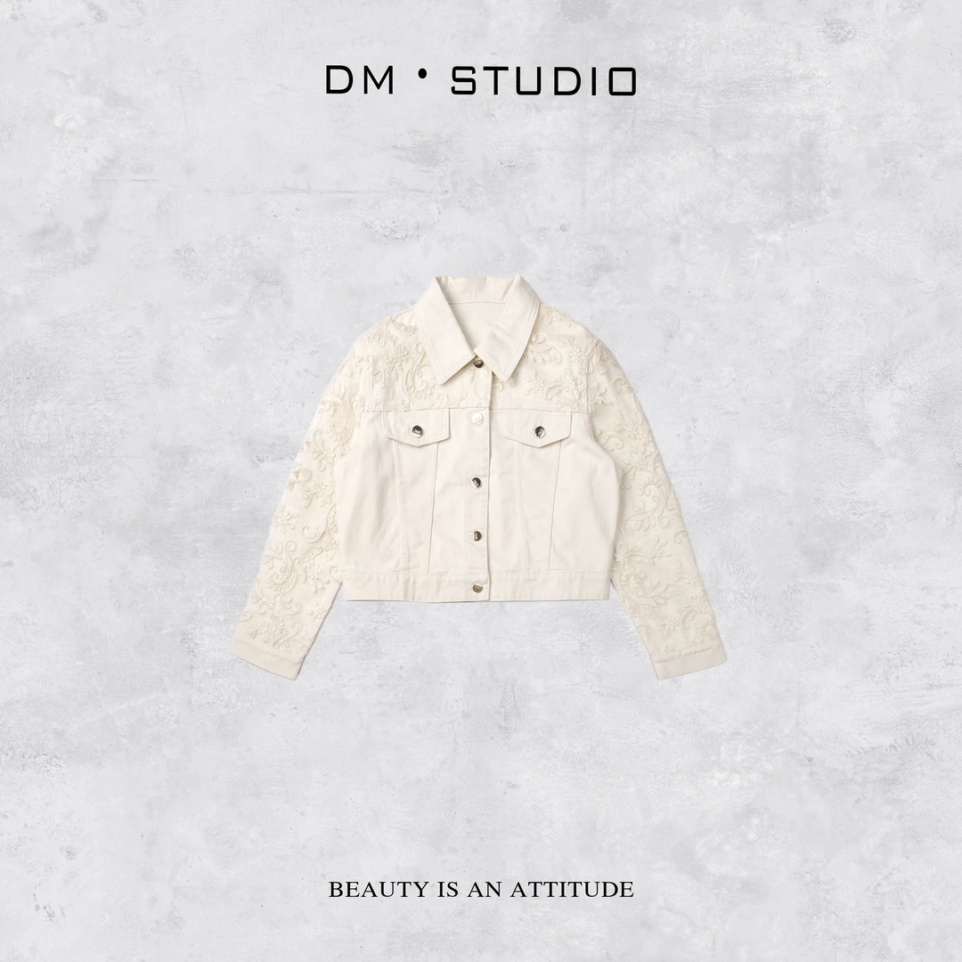 -DM•STUDIO/精致复古高级感重工绣花翻领排扣外套（W250293）