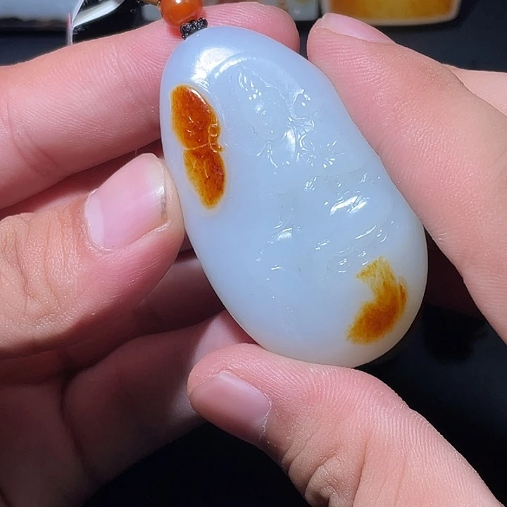 冬***天颈饰未镶嵌和田玉CC