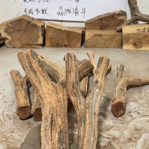 大果紫檀（缅甸花梨）泓****刻